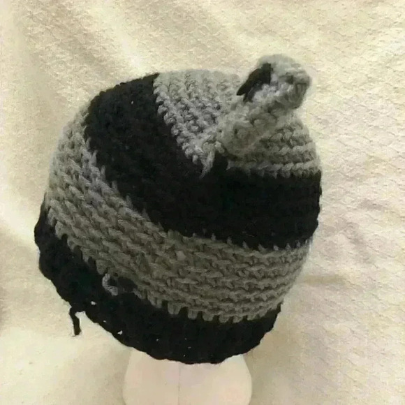 HANDMADE crochet gray and black youth cat winter hat - Picture 3 of 3